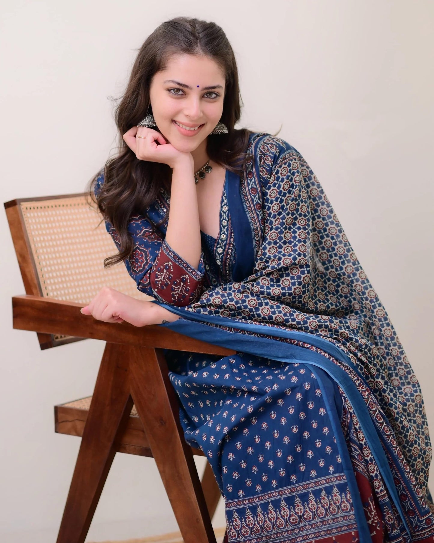 KLOSIA Women Printed Anarkali Kurta and Pant Set with Dupatta (in, Alpha, L, Teal Blue)