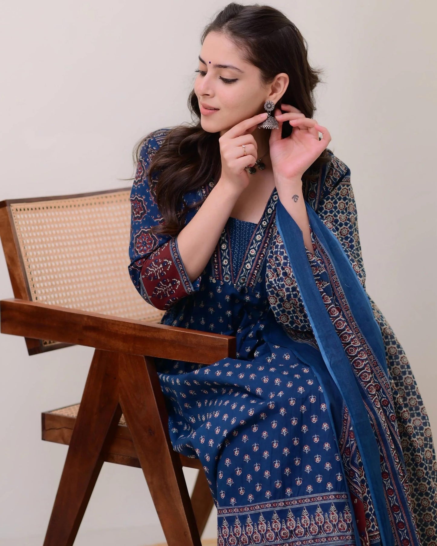 KLOSIA Women Printed Anarkali Kurta and Pant Set with Dupatta (in, Alpha, L, Teal Blue)
