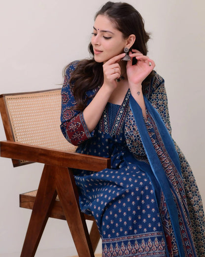 KLOSIA Women Printed Anarkali Kurta and Pant Set with Dupatta (in, Alpha, L, Teal Blue)