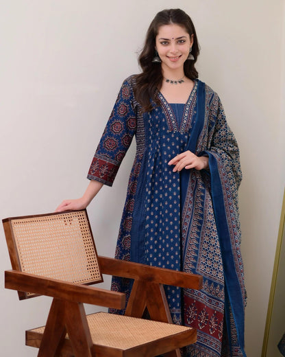 KLOSIA Women Printed Anarkali Kurta and Pant Set with Dupatta (in, Alpha, L, Teal Blue)